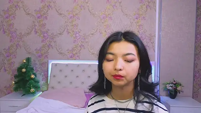 Snapshot of Shy_Kira chatting on January 7, 2025, 3:33 pm Shy Kira online show from January 7, 2025, 3:33 pm