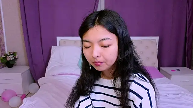 Snapshot of Shy_Kira chatting on February 21, 2025, 12:38 pm Shy Kira online show from February 21, 2025, 12:38 pm