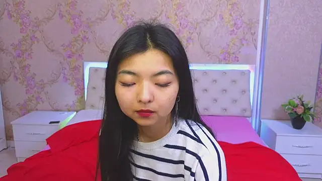 Snapshot of Shy_Kira chatting on January 15, 2025, 12:36 pm Shy Kira online show from January 15, 2025, 12:36 pm