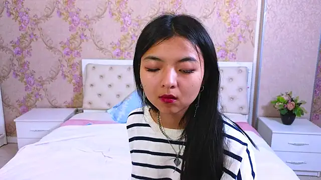 Snapshot of Shy_Kira chatting on January 23, 2025, 12:52 pm Shy Kira online show from January 23, 2025, 12:52 pm