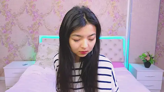 Snapshot of Shy_Kira chatting on January 20, 2025, 12:28 pm Shy Kira online show from January 20, 2025, 12:28 pm