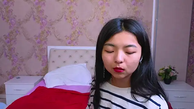 Snapshot of Shy_Kira chatting on February 6, 2025, 12:37 pm Shy Kira online show from February 6, 2025, 12:37 pm