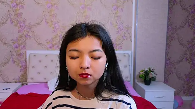 Snapshot of Shy_Kira chatting on February 9, 2025, 12:41 pm Shy Kira online show from February 9, 2025, 12:41 pm