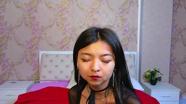 Snapshot of Shy_Kira chatting on February 4, 2025, 12:44 pm Shy Kira online show from February 4, 2025, 12:44 pm