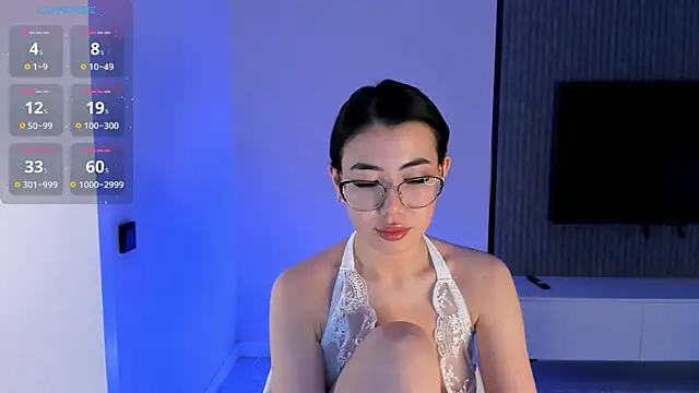 Naomi 52 online show from December 10, 2024, 4:24 am