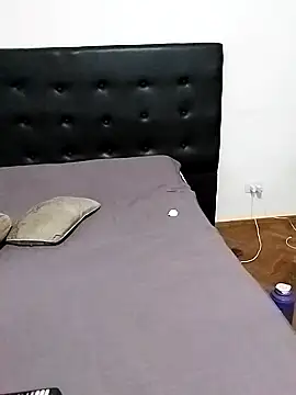 littlebrunett online show from February 23, 2025, 9:11 am