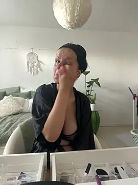 Off  Melonenmandy online show from February 28, 2026, 8:36 am