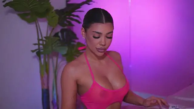 Snapshot of NatyDesiree chatting on March 6, 2025, 8:19 am NatyDesiree online show from March 6, 2025, 8:19 am