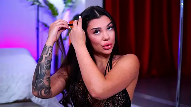 NatyDesiree online show from November 5, 2025, 10:07 am