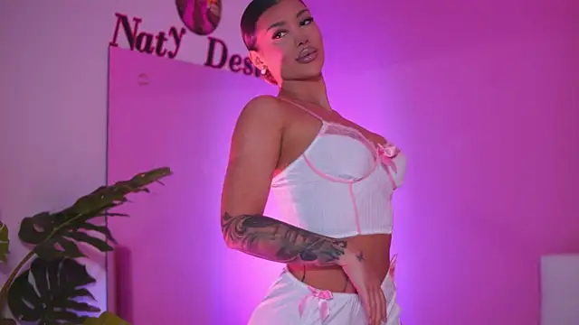 Snapshot of NatyDesiree chatting on March 11, 2025, 5:13 am NatyDesiree online show from March 11, 2025, 5:13 am