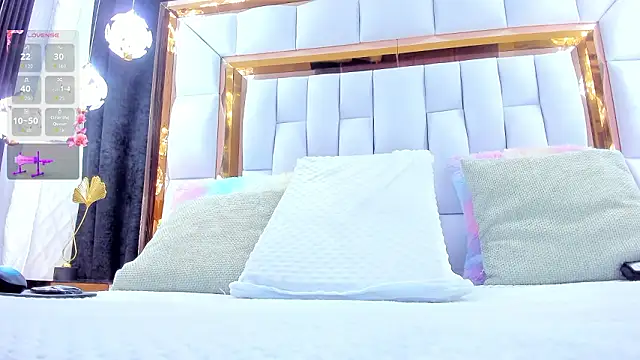 Snapshot of RileySweett chatting on February 10, 2026, 11:53 am RileySweett online show from February 10, 2026, 11:53 am