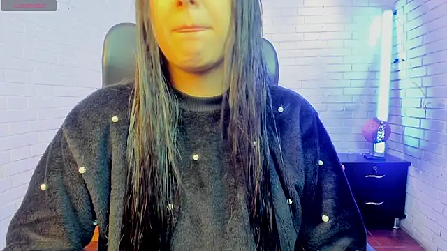 paulina sweett  online show from March 25, 2026, 12:26 pm