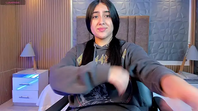 paulina sweett  online show from December 21, 2025, 11:56 am