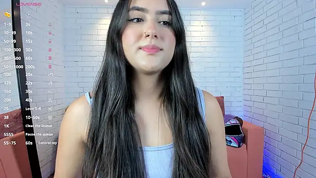 paulina sweett  online show from October 8, 2025, 1:01 pm