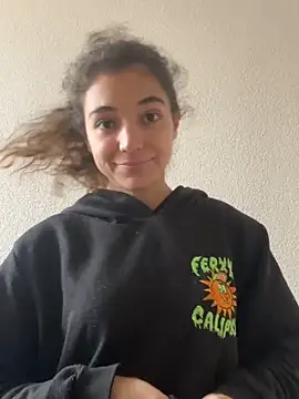 uniquerossie online show from November 9, 2025, 10:08 am