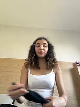 uniquerossie online show from November 13, 2025, 10:19 am