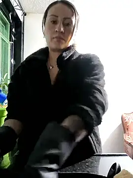 Snapshot of LuisaFernanda170823 chatting on December 17, 2025, 12:15 am LuisaFernanda170823 online show from December 17, 2025, 12:15 am