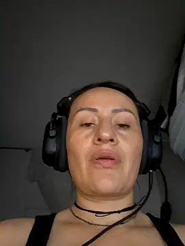 Snapshot of LuisaFernanda170823 chatting on March 9, 2026, 11:03 am LuisaFernanda170823 online show from March 9, 2026, 11:03 am