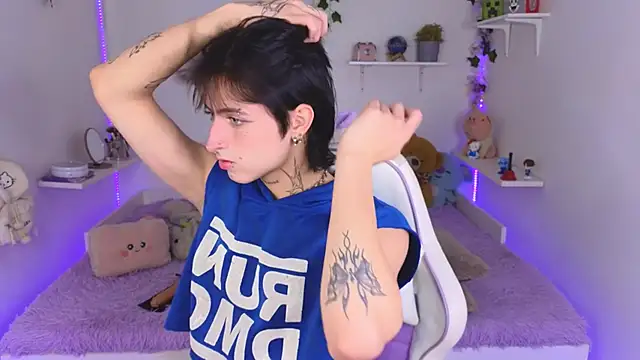 Baby Xian online show from November 21, 2025, 7:51 am