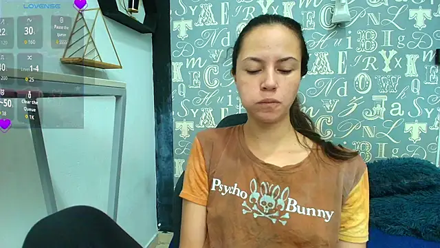 Lindsey8 online show from November 10, 2025, 12:21 pm