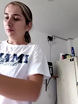 Snapshot of Iris_love18 chatting on February 24, 2026, 3:24 pm Iris love18 online show from February 24, 2026, 3:24 pm