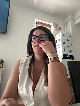 Snapshot of NadiraNoor chatting on June 1, 2026, 8:47 am NadiraNoor online show from June 1, 2026, 8:47 am