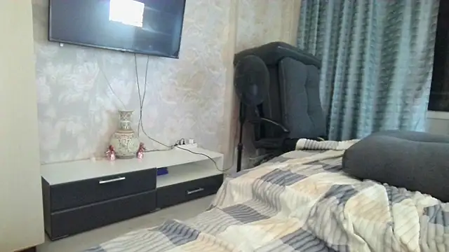 Snapshot of WindChristy chatting on May 27, 2026, 10:28 pm WindChristy online show from May 27, 2026, 10:28 pm
