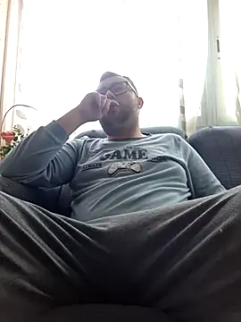 Snapshot of Javier_bear chatting on February 6, 2026, 10:00 am Javier bear online show from February 6, 2026, 10:00 am