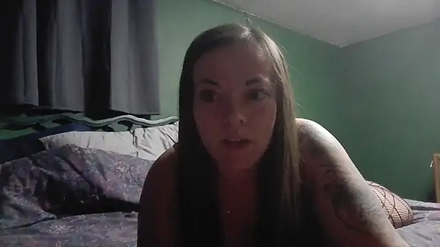 Snapshot of Glitt3rqueen341 chatting on October 3, 2025, 3:52 am Glitt3rqueen341 online show from October 3, 2025, 3:52 am