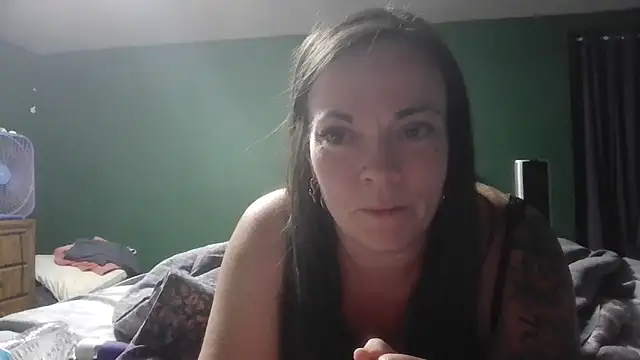 Snapshot of Glitt3rqueen341 chatting on September 9, 2025, 4:44 am Glitt3rqueen341 online show from September 9, 2025, 4:44 am