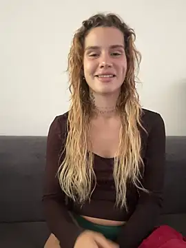 EmiliaCatalina online show from February 10, 2026, 7:24 pm