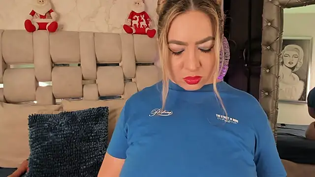 laura bassi online show from November 30, 2025, 5:41 am