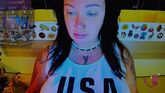 EllieOz online show from September 18, 2025, 4:43 pm