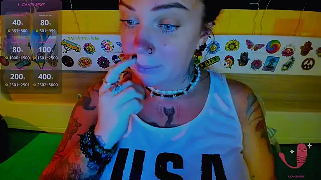 EllieOz online show from October 22, 2025, 5:45 pm