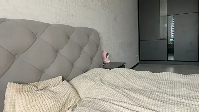 GracefulCharm online show from March 23, 2025, 5:43 am