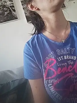 LauraBaby online show from May 28, 2026, 3:29 pm