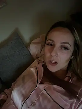 Snapshot of Miss_emilee chatting on December 17, 2024, 11:38 pm Miss emilee online show from December 17, 2024, 11:38 pm