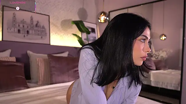 ElleDiane online show from November 25, 2025, 10:10 pm