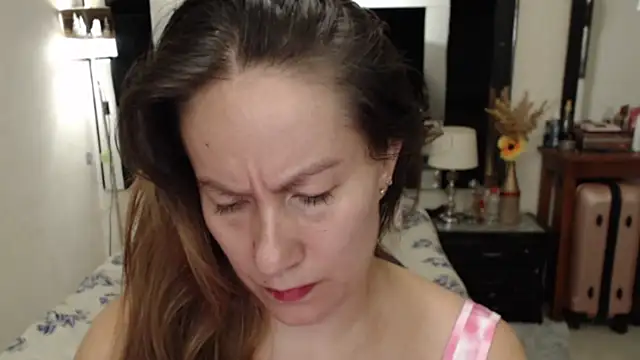 Snapshot of CATRINA-83 chatting on November 24, 2025, 2:06 pm CATRINA-83 online show from November 24, 2025, 2:06 pm