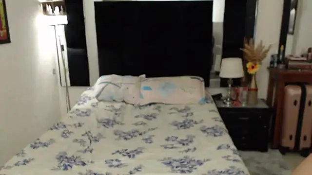 Snapshot of CATRINA-83 chatting on November 22, 2025, 7:24 pm CATRINA-83 online show from November 22, 2025, 7:24 pm