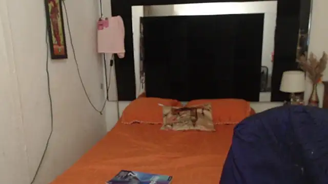 Snapshot of CATRINA-83 chatting on October 31, 2025, 5:09 pm CATRINA-83 online show from October 31, 2025, 5:09 pm