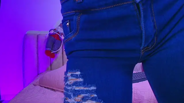 arl chloee online show from December 17, 2025, 3:11 am