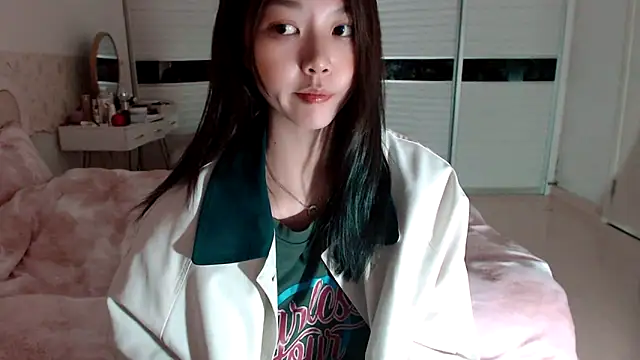 -Lucky Girl online show from April 5, 2026, 2:51 am