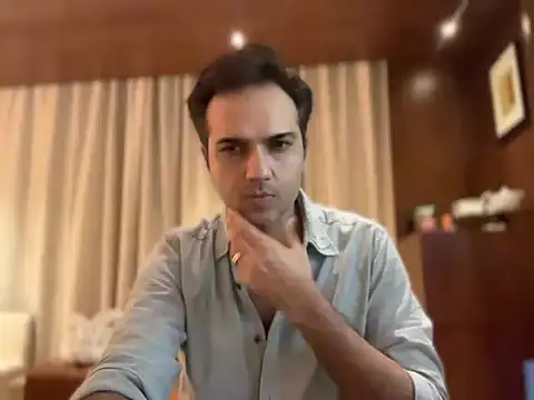 Snapshot of immog727 chatting on April 7, 2026, 5:04 pm immog727 online show from April 7, 2026, 5:04 pm