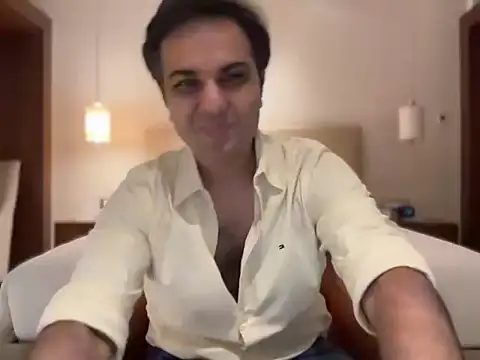 Snapshot of immog727 chatting on February 13, 2026, 6:19 pm immog727 online show from February 13, 2026, 6:19 pm