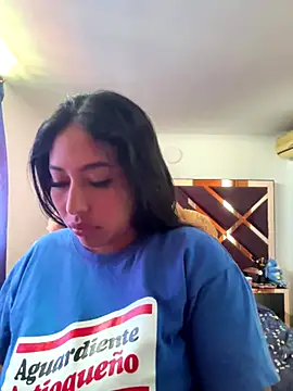 emmyjhonson07 online show from October 31, 2025, 2:13 pm