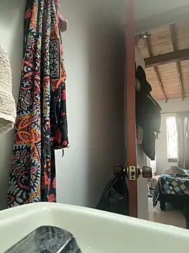 emmyjhonson07 online show from April 6, 2026, 12:39 pm