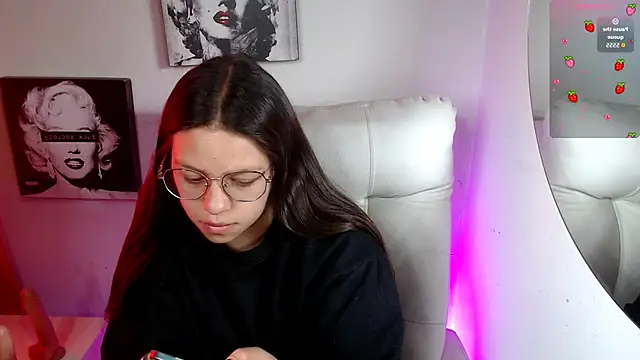 SamanthaRoldaan online show from November 11, 2025, 2:56 pm