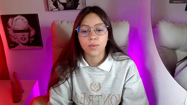 SamanthaRoldaan online show from November 18, 2025, 2:53 pm