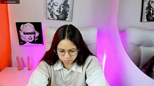 SamanthaRoldaan online show from March 13, 2026, 3:06 pm